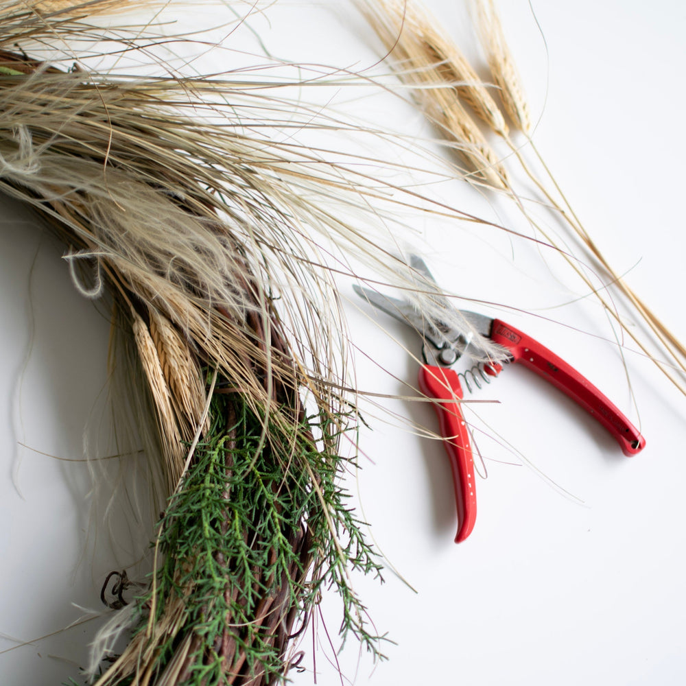 Create your own winter wreath